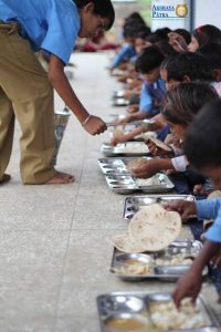 Akshaya-Patra-mid-day-meal-beneficiaries-1