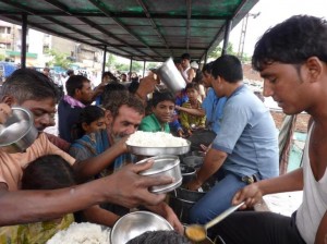 jaipur_flood_victims_served_akshaya_patra_meals1